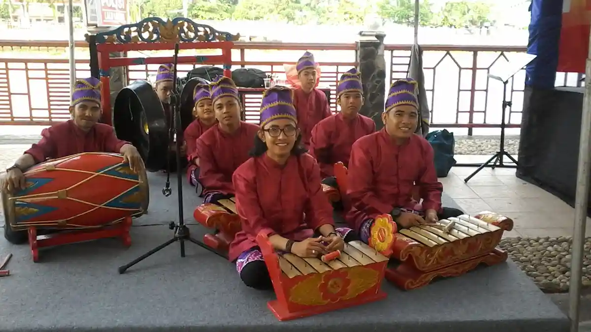Luar Biasa, Bersemangatnya Anak-anak Muda Ini Lestarikan Gamelan Banjar