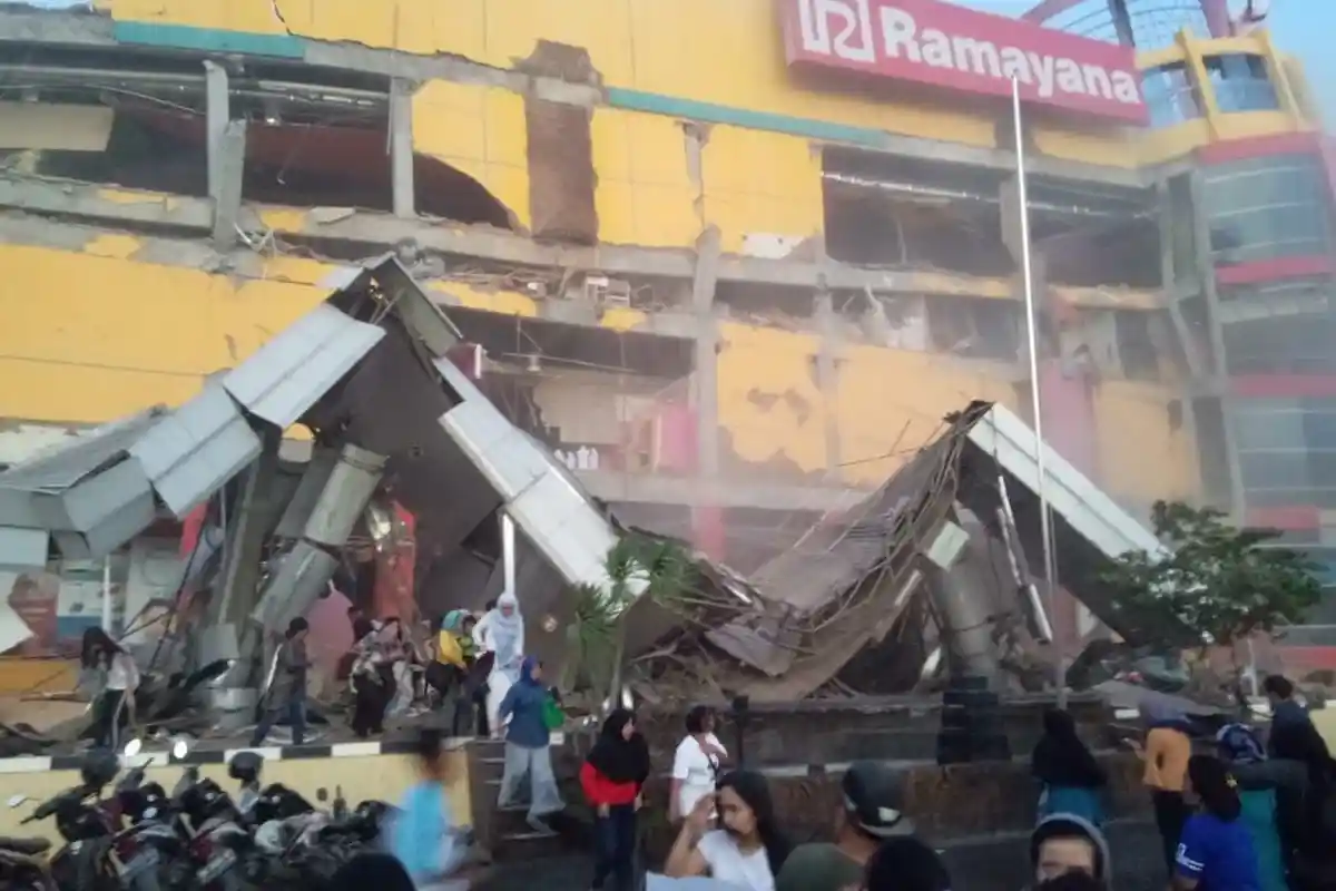 Gempa Sulawesi Tengah, Ratusan Warga Dilaporkan Hilang, Jalan Aspal Rusak Parah