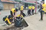 Peduli Lingkungan, Personel Polres Tana Tidung Punguti Sampah di Pelabuhan dan Wisata Gunung Rian