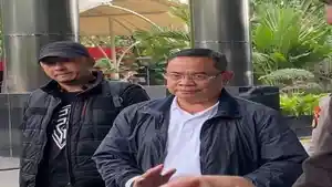 Bupati-Pati-Sudewo-tiba-di-Gedung-Komisi-Pemberantasan-Korupsi.jpg