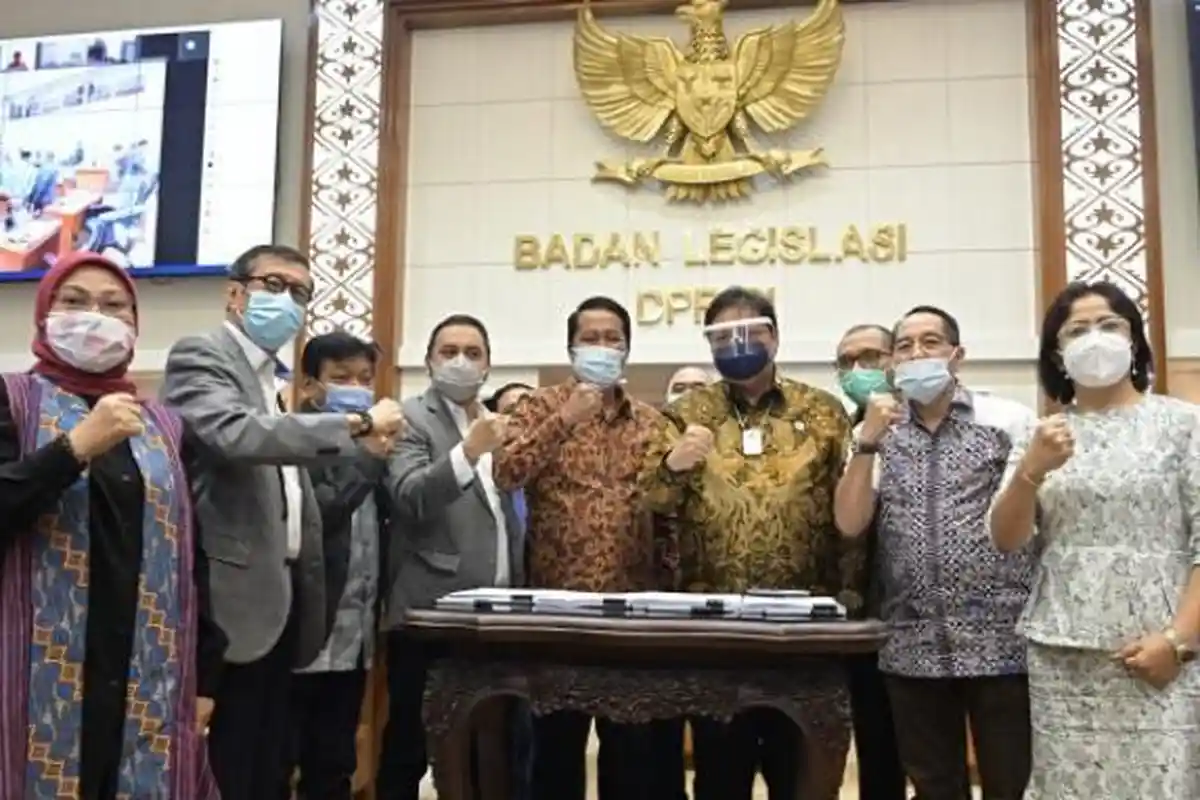 Siapa Azis Syamsuddin? Akun Instagramnya Diserbu Netizen Pascapengesahan UU Cipta Kerja