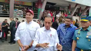 Presiden-Jokowi-Sidak-Harga-Telur-Ayam-di-Medan.jpg