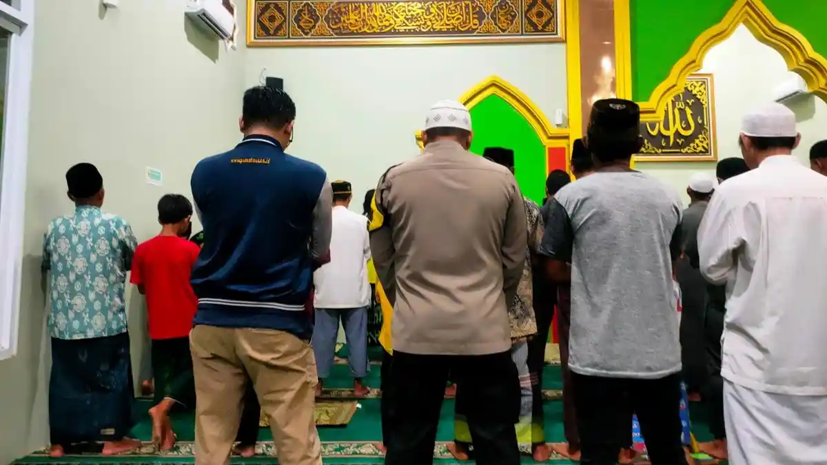 Polres Metro Polda Lampung Jalin Silaturahmi dengan Masyarakat melalui Salat Subuh Berjamaah