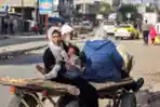 Dibombardir Israel, Warga Gaza Tinggalkan Rafah