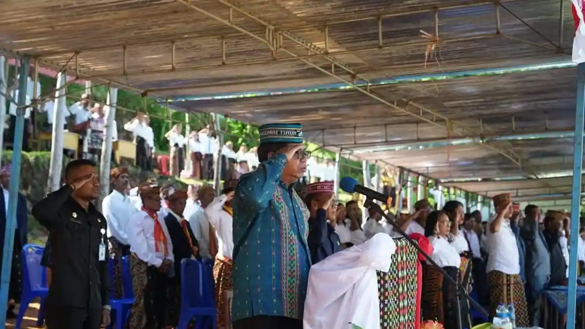 Pimpin Apel Hardiknas di Lenang, Matim, Bupati Agas: Guru Peran Utama dalam Dunia Pendidikan