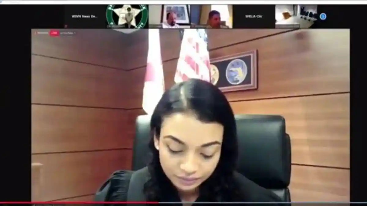 'Yang Mulia, Anda Sangat Cantik', Hakim Cantik Ini Tersipu Geli Digombali Perampok di Sidang Online