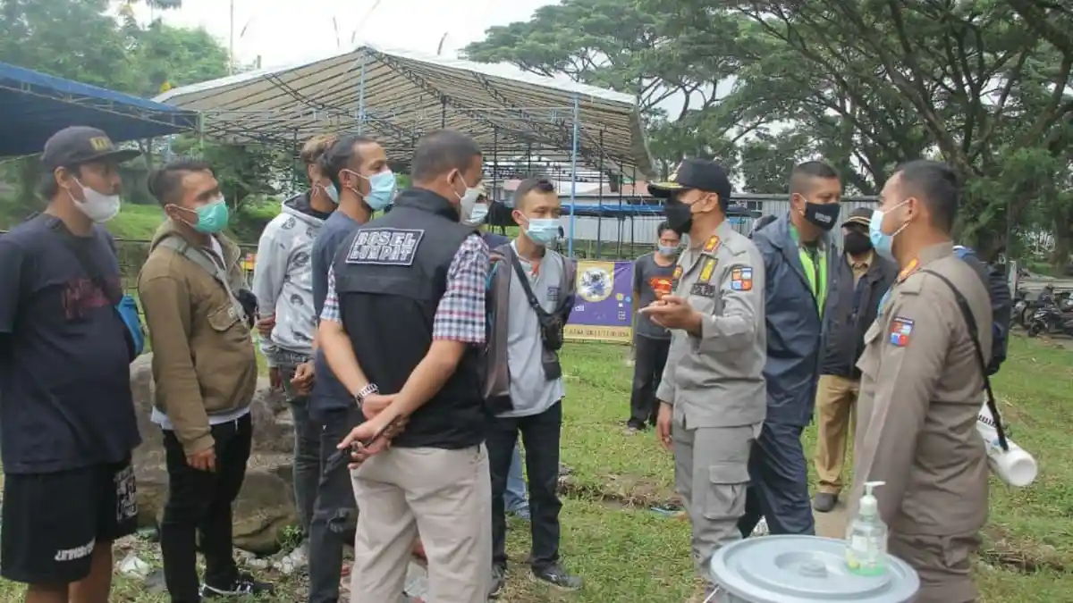 Satpol PP Kota Bogor Bubarkan Kontes Burung Berkicau, Panitianya Didenda Jutaan