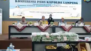 kapolda-lampung-pimpin-konpers-di-polres-lampung-selatan.jpg