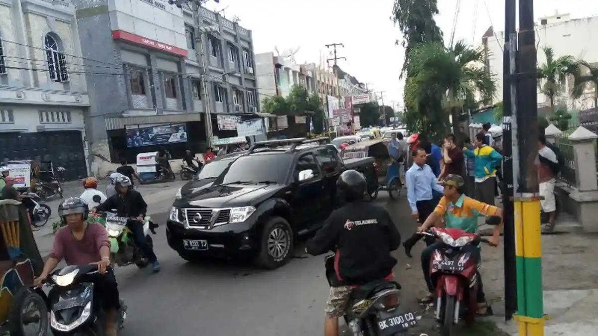 Dianggap Provokator, Pria Nyaris Diamuk Massa di Lokasi Tabrakan