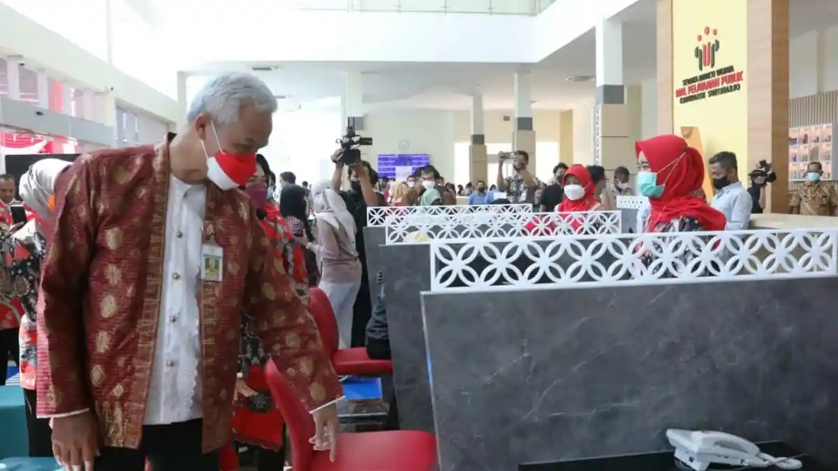 Ganjar Resmikan Mall Pelayanan Publik ke 13 di Jateng