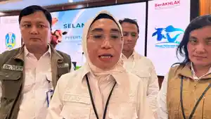 Kepala-Dinas-Peternakan-Jatim-Indyah-Aryani-menjelaskan-sapi-dan-ternak-iduladha.jpg