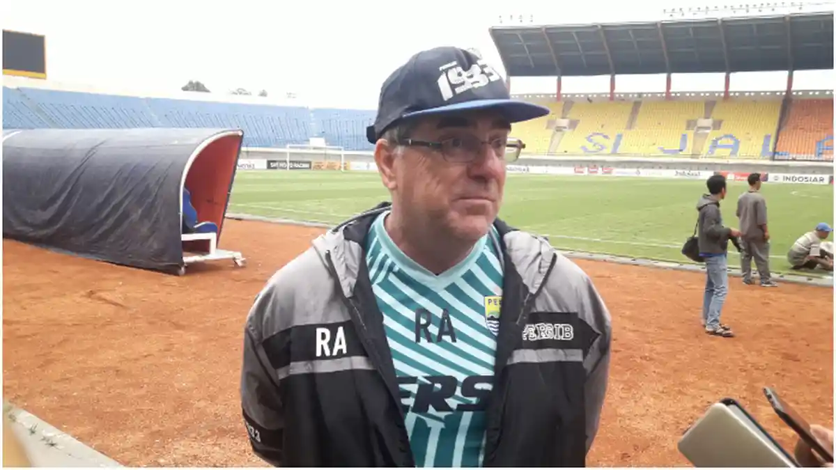 Robert Alberts Buka-bukaan, Ungkap Rahasia Persib Bandung Moncer di Empat Laga Terakhir