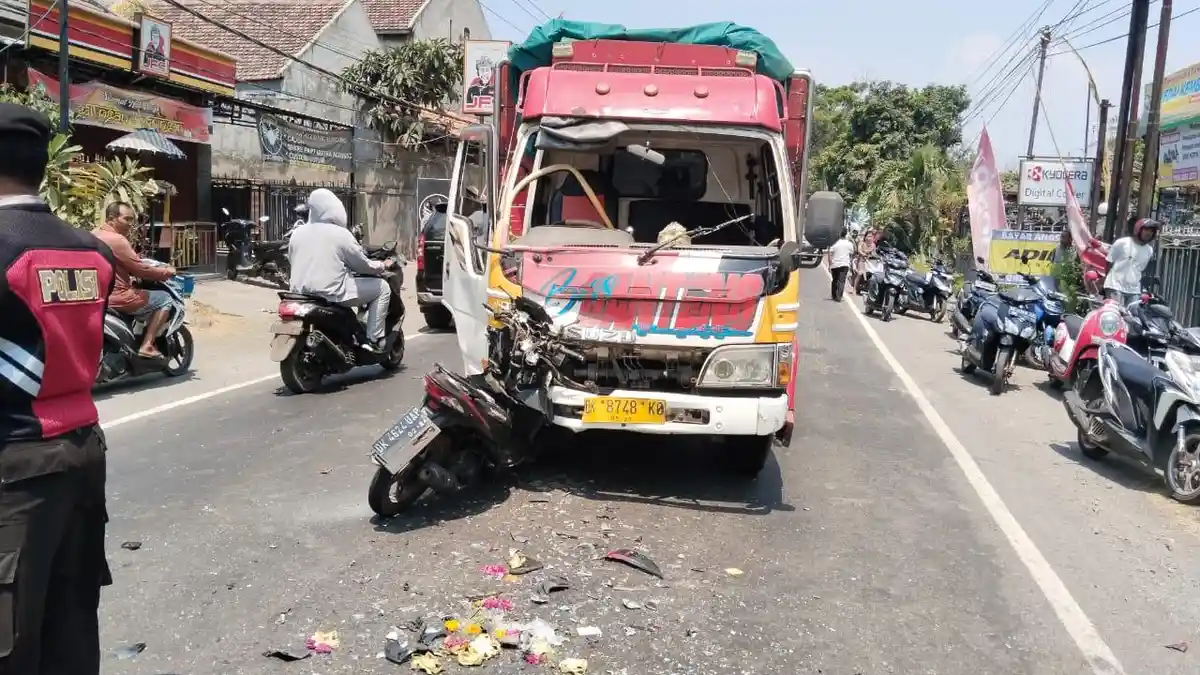 Adu Jangkrik Motor Vs Truk di Jalur Singaraja-Gilimanuk, Dua Pemotor Tewas!