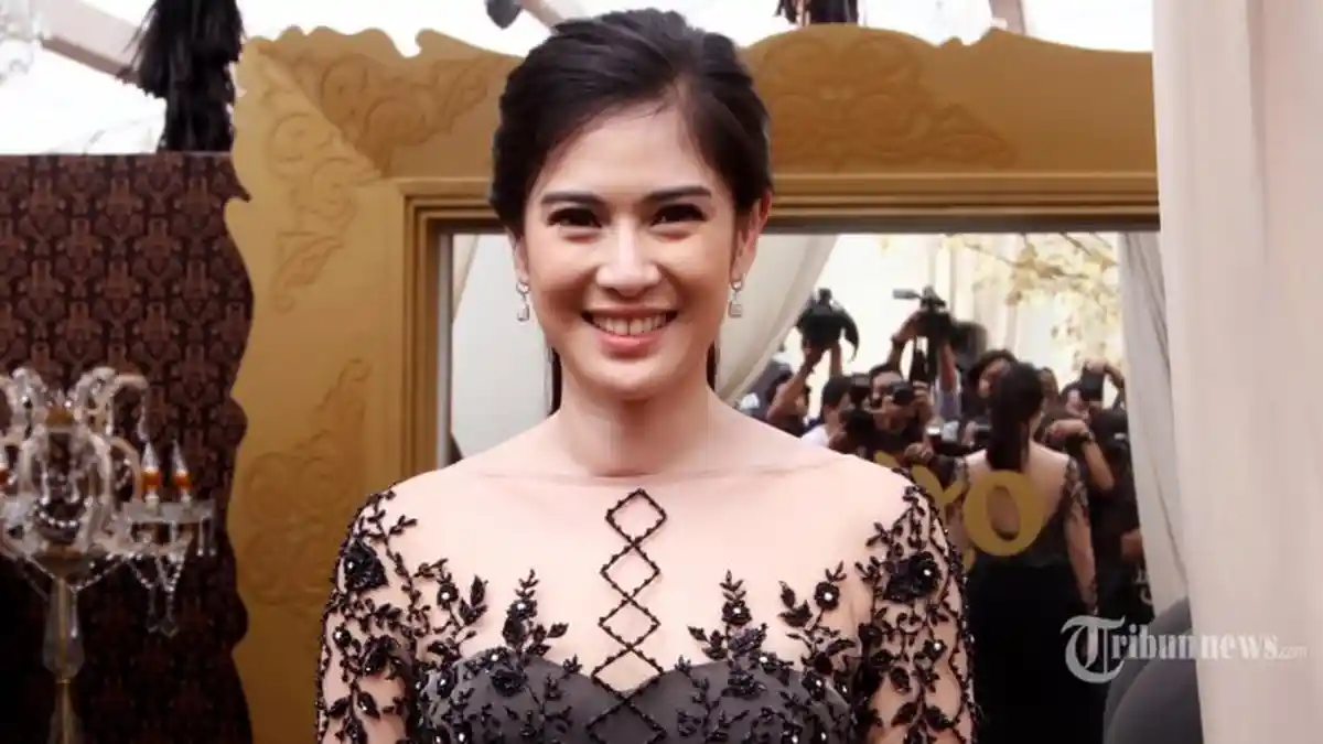 Poster Wanita Cantik dalam Film Kartini Itu Ternyata Dian Sastro