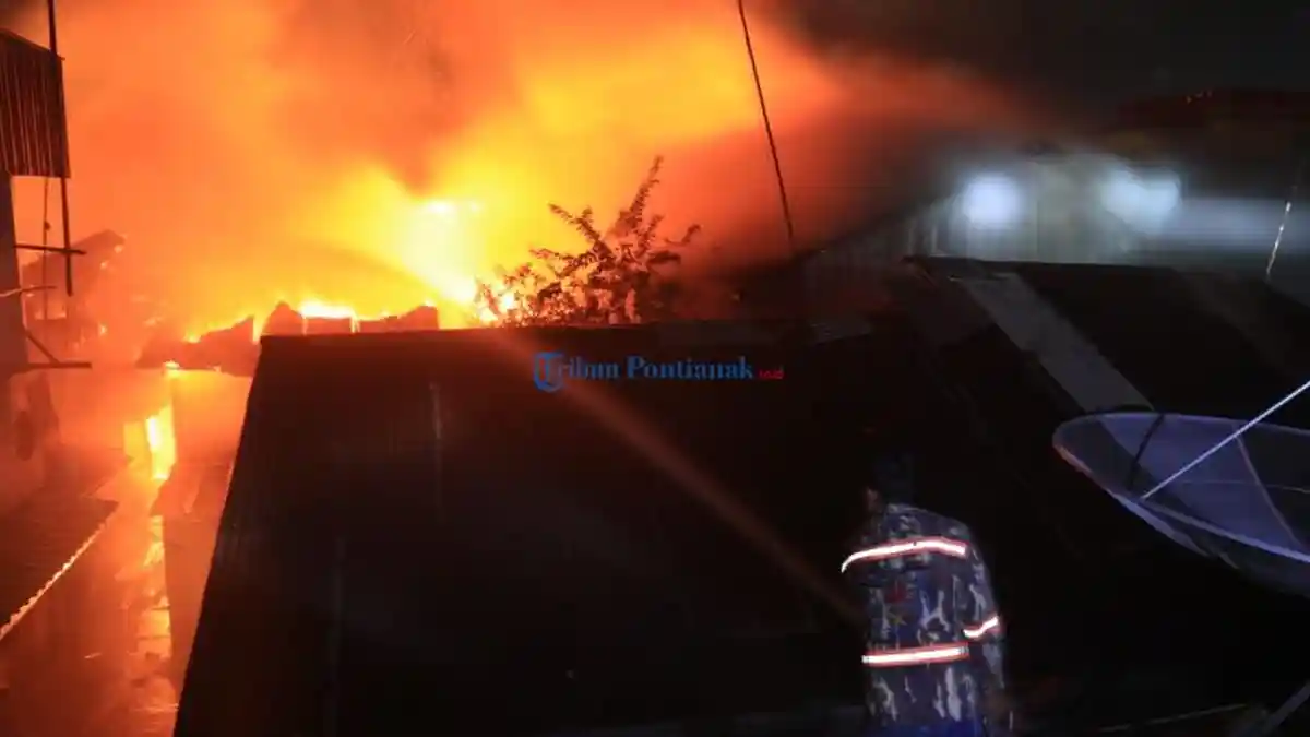 FOTO: Kebakaran Rumah Warga di Jalan Tanjungpura Pontianak - kebakaran-tanjungpura01.jpg