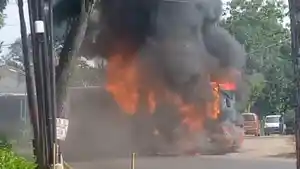 Bus-Trans-Semarang-Terbakar_1.jpg