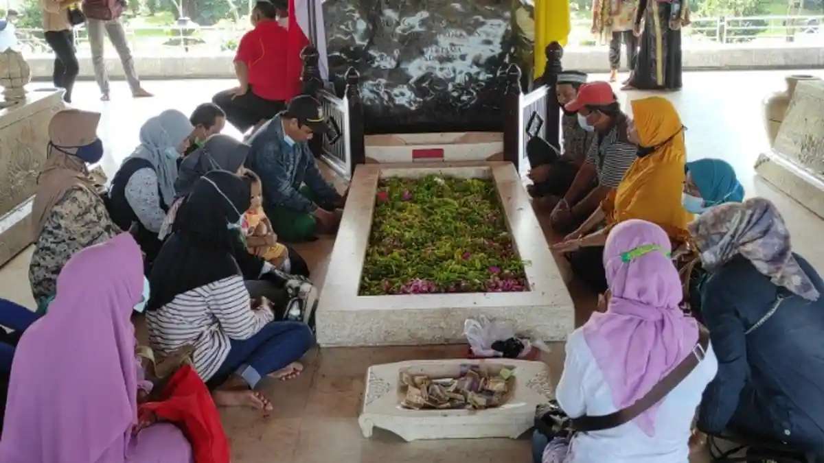 Pengunjung Makam Bung Karno Kota Blitar Meningkat Selama Peringatan Bulan Bung Karno 2021