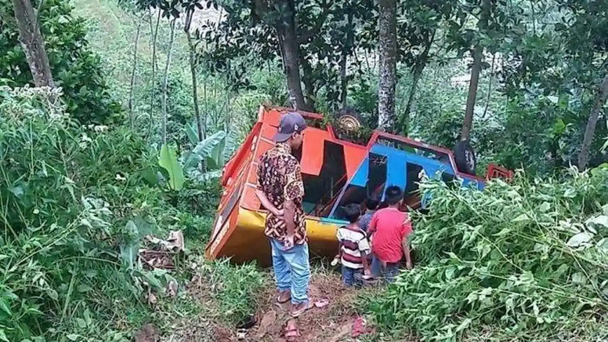 Mobil Rombongan Pengantar Maskawin Kecelakaan Masuk Jurang, 4 Orang Tewas