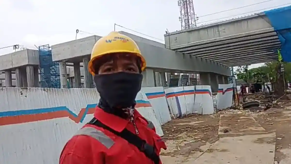 Oknum Pekerja Proyek Tol Cibitung-Cilincing Halangi dan Pukul Kamera Wartawan yang Meliput dari Jauh