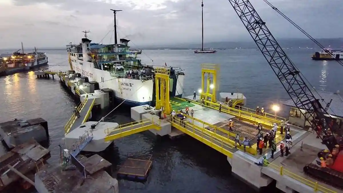 KMP Jatra II Jadi Kapal Pertama Sandar di Pelabuhan Gilimanuk ...