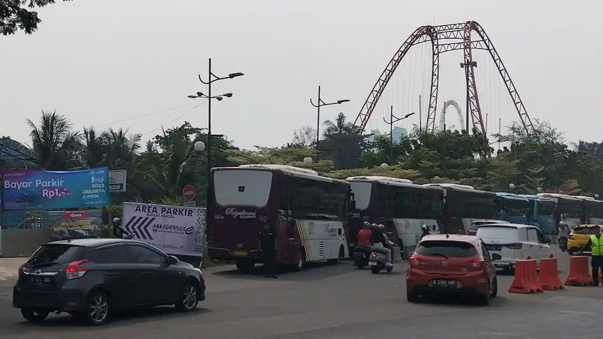 Penonton Formula E Parkir Kendaraan di Hailai Ancol Cuma Rp 1, Lanjut Naik Shuttle Bus