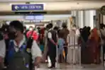 Jelang Libur Nataru Bandara Juanda Dipadati Penumpang