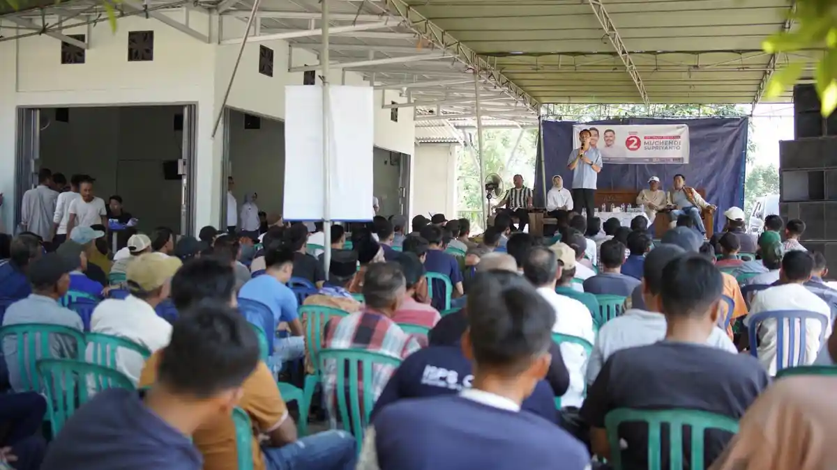 Blusukan ke Teluk Gelam OKI, Muchendi Diminta Warga Perbaiki Jembatan dan Jalan Jika Terpilih Bupati