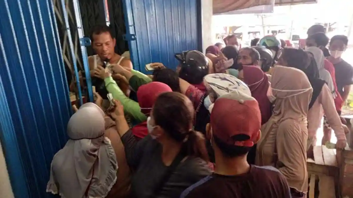 Emak-emak Menjerit, Minyak Goreng Bagai Mencari Harta Karun, Pejabat Minta Jangan Panic Buying