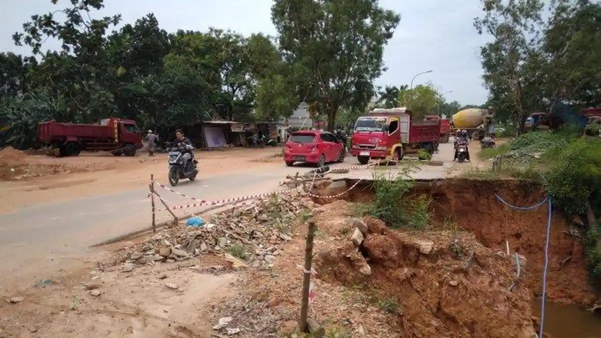 Jalan Amblas di Batam yang Viral Akan Diperbaiki Bulan Ini, Box Culvert juga Dipasang