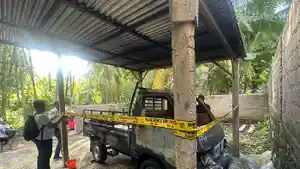 Polisi-melakukan-olah-TKP-kejadian-pembakaran-mobil-di-Buleleng.jpg