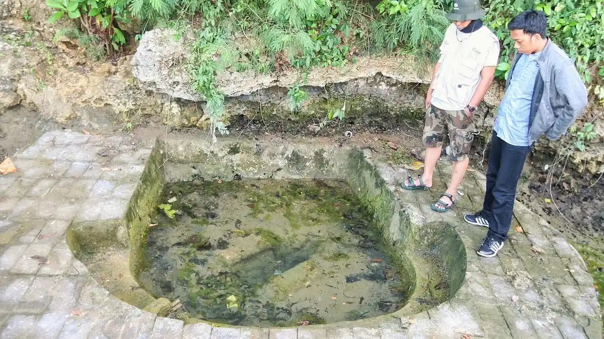 Ini Tempat Bersumpah dan Bekas Kaki Raja Bone ke-15 Arung Palakka - goa_20160424_091103.jpg