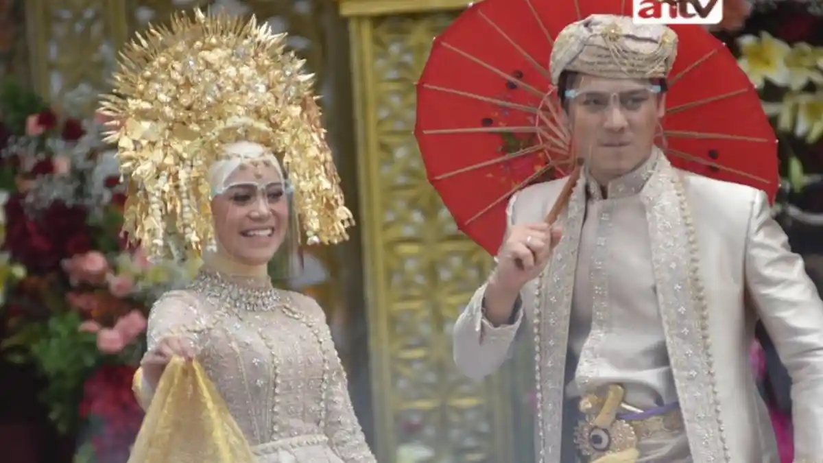 Unboxing Souvenir Mewah Acara Ngunduh Mantu Lesti Kejora - Rizky Billar, Ada Parfum hingga Mini Gold