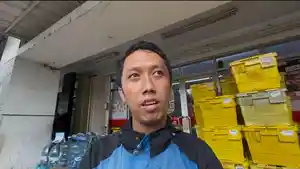 WARGA-MEMBELI-EMAS-445.jpg
