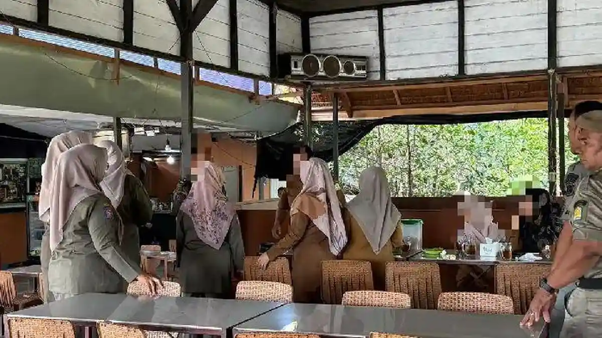 Satpol PP-WH Aceh Razia ASN dan Pelajar Nongkrong di Warkop Saat Jam Kerja