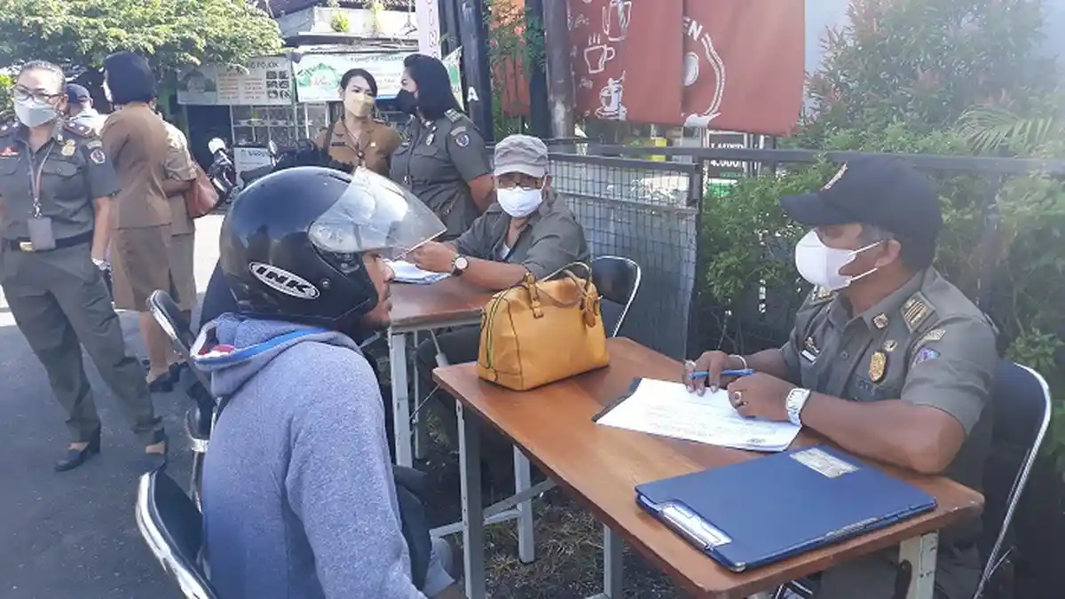 Sidak Masker Pertama Setelah Nyepi di Denpasar, 3 Orang Langsung Didenda Rp100 Ribu