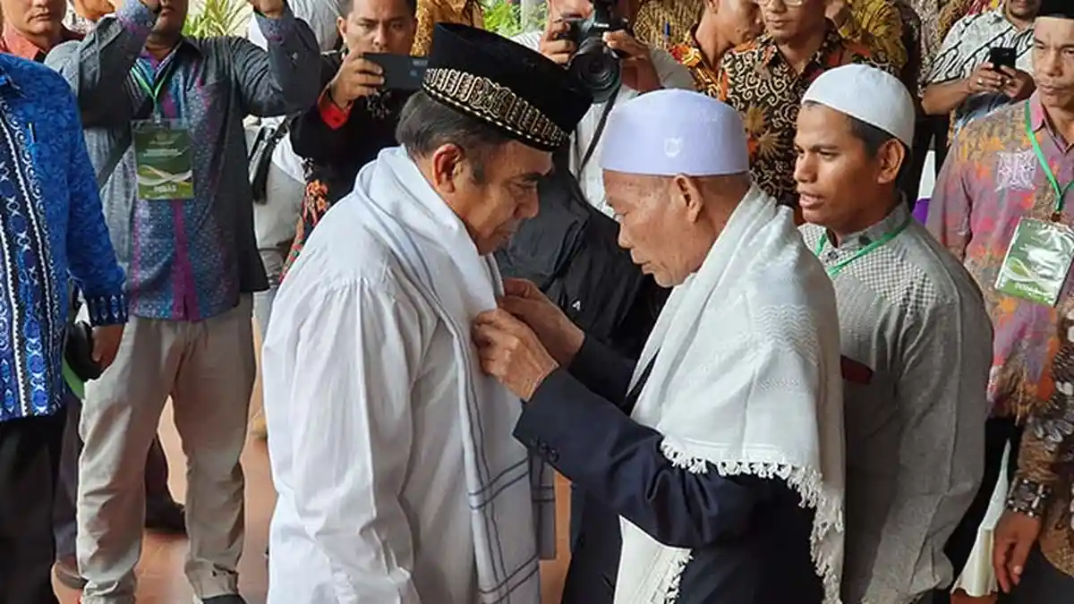 Pertemuan dengan Ulama Aceh, Menteri Agama Peluk Erat Abu Kuta Krueng di Asrama Haji