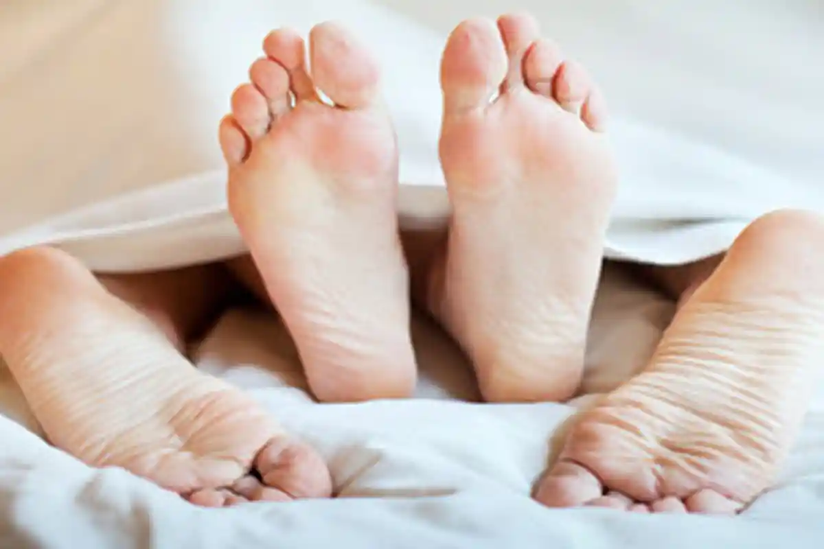 TIPS dan Rahasia Memuaskan Suami di Atas Ranjang dari Seksolog Zoya Amirin