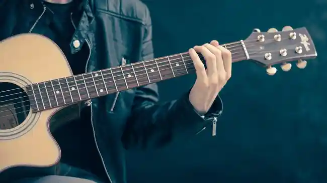 Kunci Gitar dan Lirik Lagu Kau Curi Lagi - J Rocks feat Prisa: Kau Tawan Lagi Hatiku