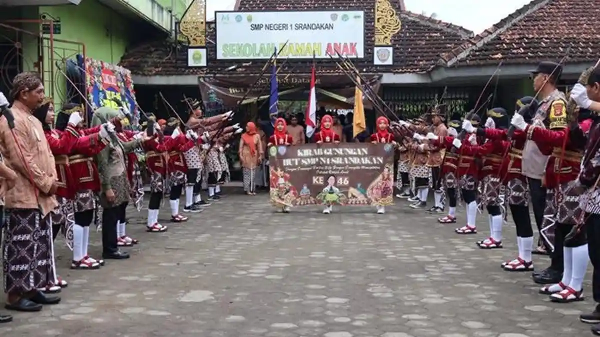 SMPN 1 Srandakan Bantul Rayakan HUT ke-46 dengan Semangat Kartini dan Nuansa Budaya