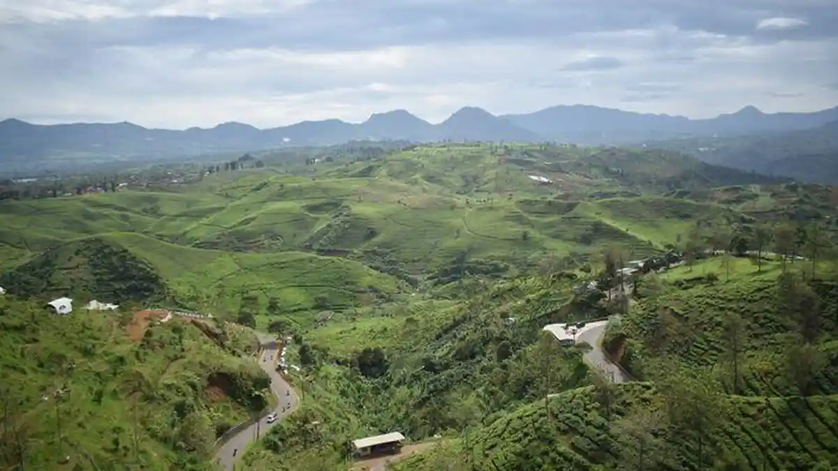 Sunrise Point Cukul Bandung, Menikmati Pemandangan Matahari Terbit Ditemani dengan Semangkuk Mi