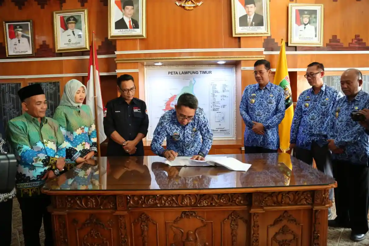 Zaiful Bokhari dan KPU Lampung Timur Tandatangani Naskah Perjanjian NPHD