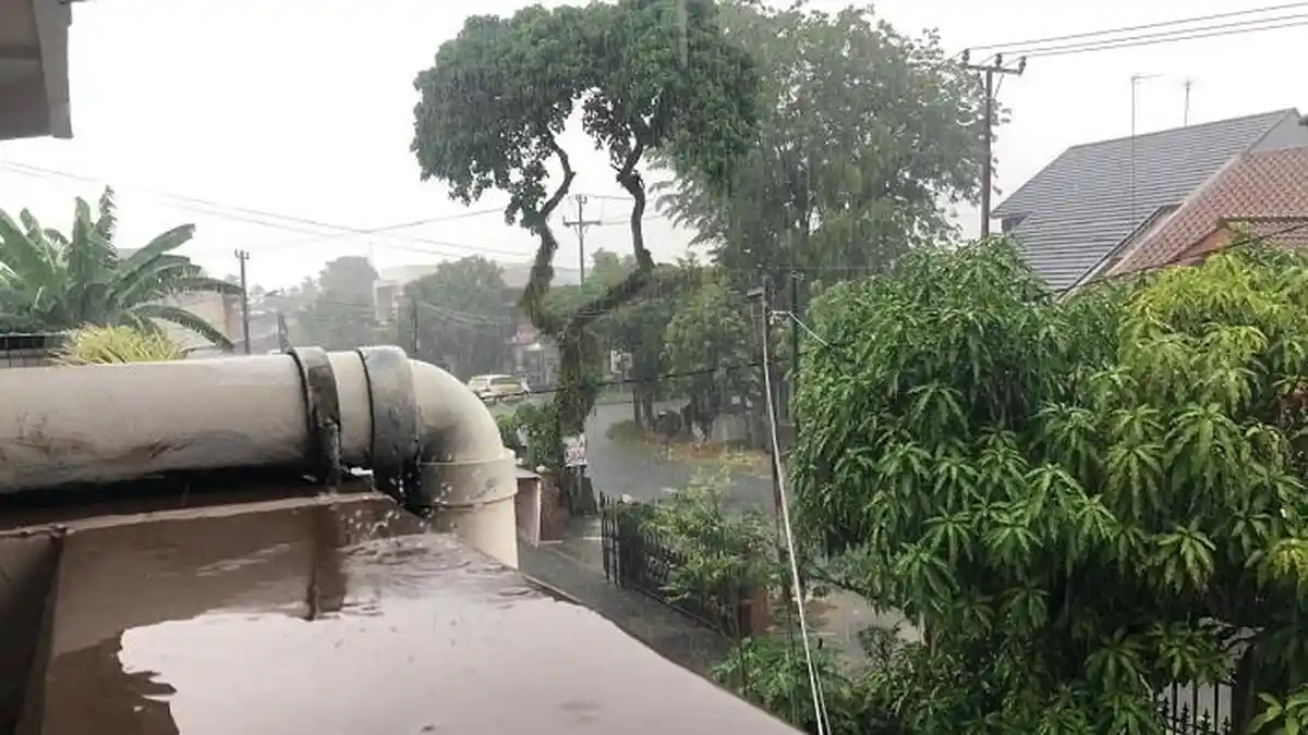 Peringatan Dini Cuaca Ekstrem Sumbar Hari Ini: Agam hingga Padang Siaga Hujan Lebat hingga Sore