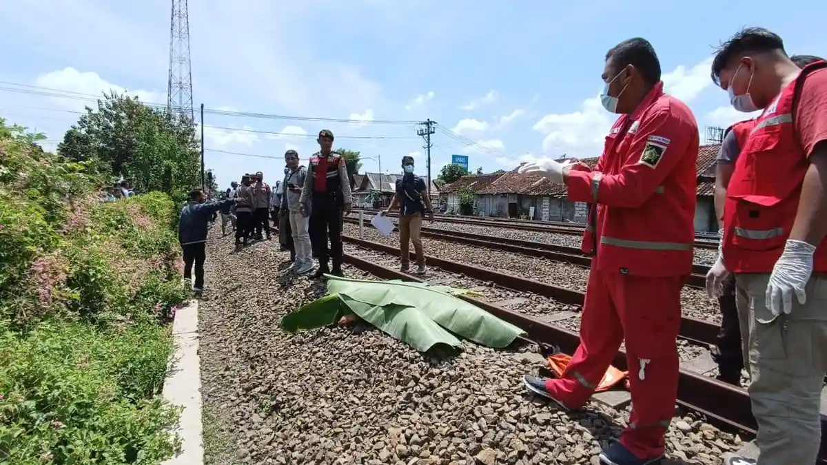 BREAKING NEWS: Seorang Nenek Tertabrak KA Bandara YIA di Sentolo Kulon Progo