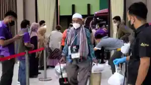 Suasana-Kedatangan-Jemaah-Haji-dari-sejumlah-kloter-Asrama-Haji-Surabaya.jpg
