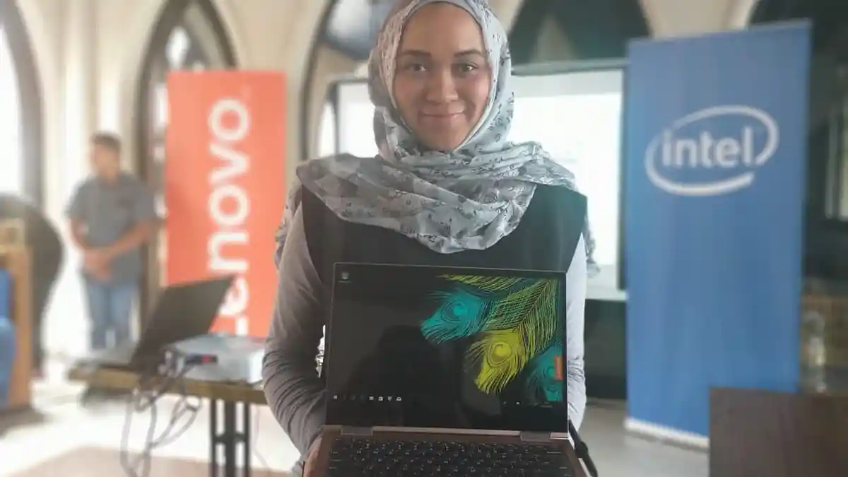 Jelang Akhir Tahun, Lenovo Perkenalkan Produk Terbarunya di Makassar