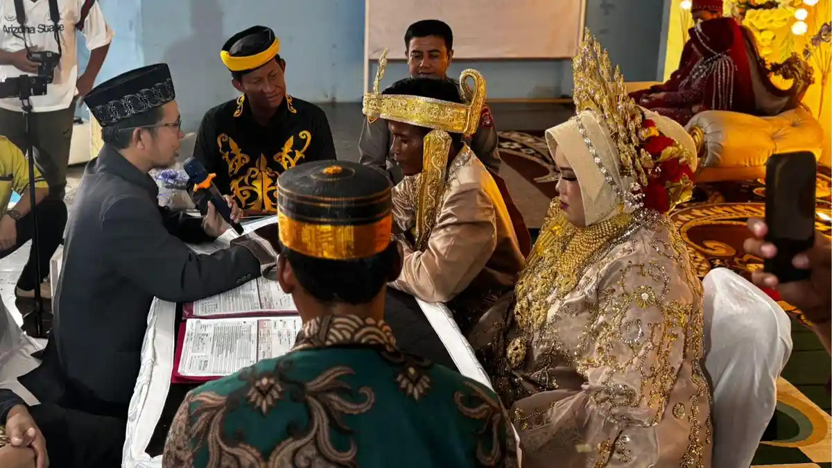 Tiga Pasangan Pengantin Diarak Keliling hingga 2 Kilometer, Tarik Perhatian Masyarakat Malinau