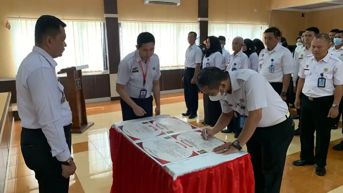 Bangun Zona Integritas Menuju WBK dan WBBM, Petugas Lapas Majalengka Tanda Tangani Komitmen Bersama