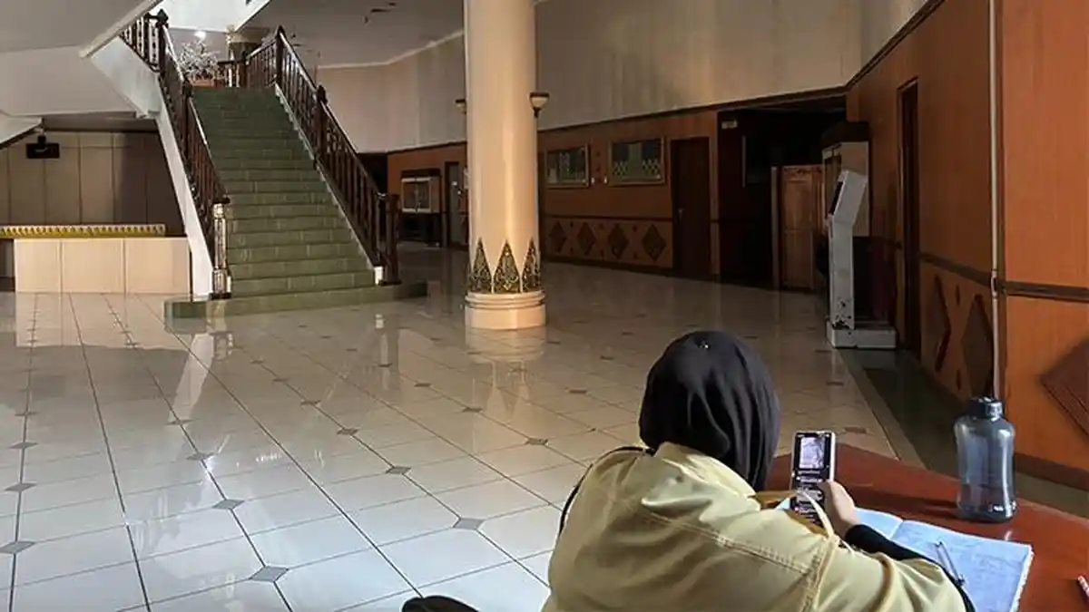 Penghematan Energi Mulai Diterapkan, Lampu Gedung DPRD Riau Dimatikan ...