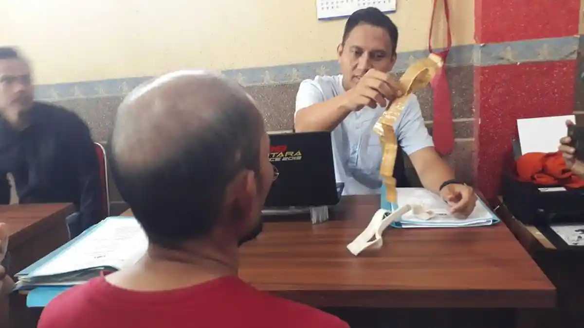 Kain Putih dan Kertas Bertuliskan Arab Jadi Jimat Dukun Cabul di Tasikmalaya Perdaya Korbannya