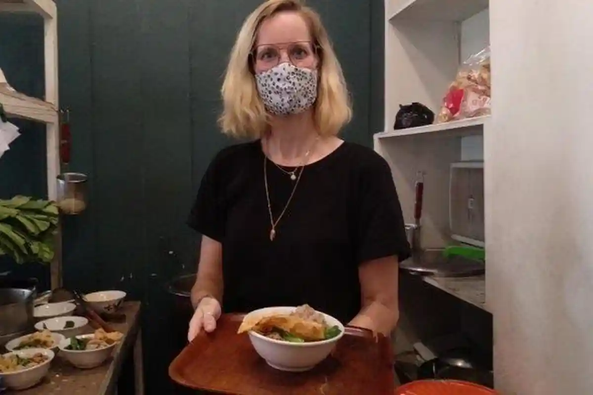 Viral Bule Jualan Bakso Mi Ayam di Jogja, Harga Mi Ayam Mulai Rp7.000, Buka Perdana 17 Agustus 2020